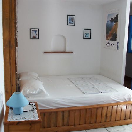 Floras Rooms And Studios Anafi Buitenkant foto