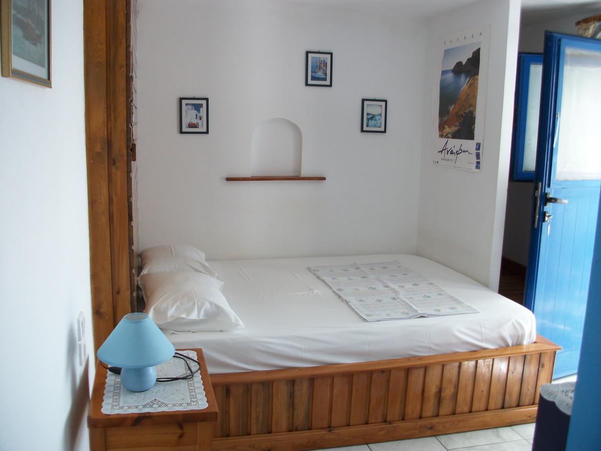 Floras Rooms And Studios Anafi Buitenkant foto