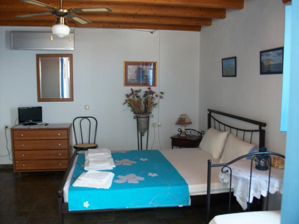Floras Rooms And Studios Anafi Buitenkant foto