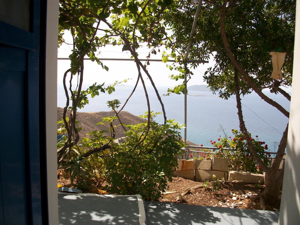 Floras Rooms And Studios Anafi Buitenkant foto