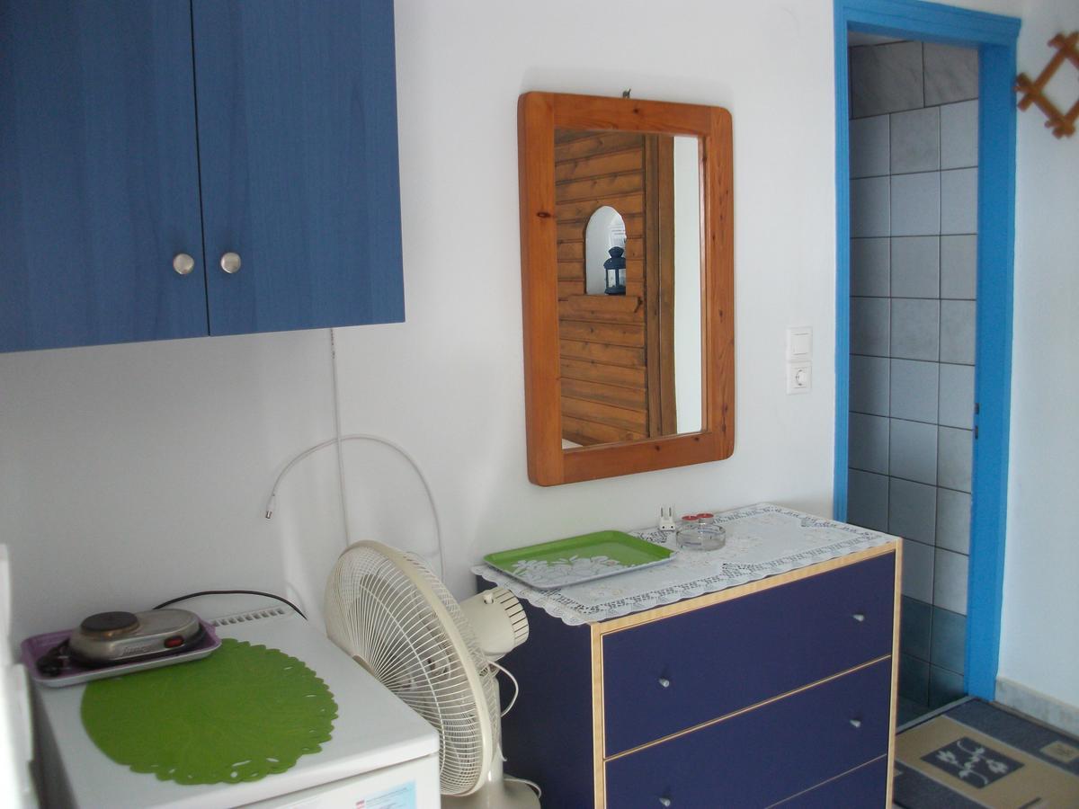Floras Rooms And Studios Anafi Buitenkant foto