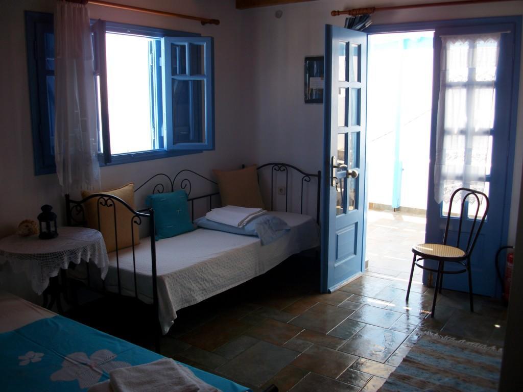 Floras Rooms And Studios Anafi Buitenkant foto