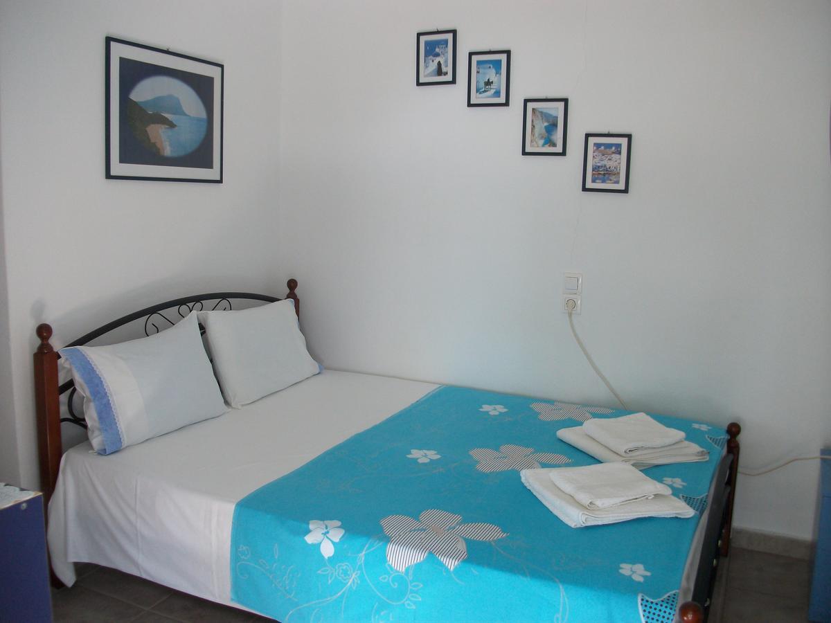 Floras Rooms And Studios Anafi Buitenkant foto