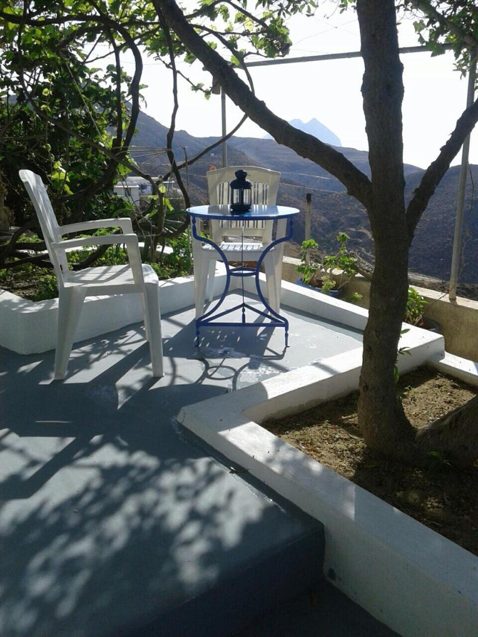 Floras Rooms And Studios Anafi Buitenkant foto