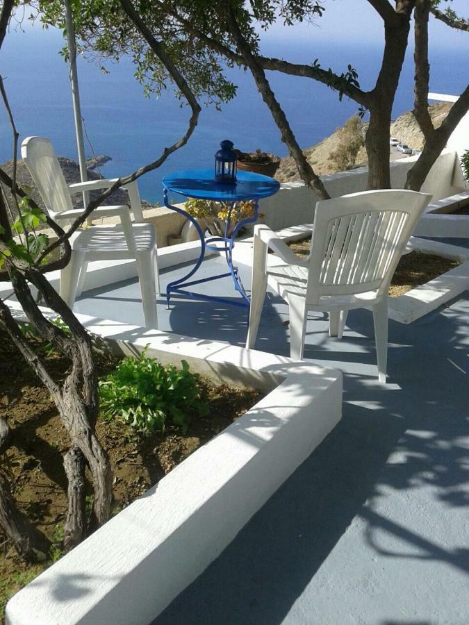 Floras Rooms And Studios Anafi Buitenkant foto