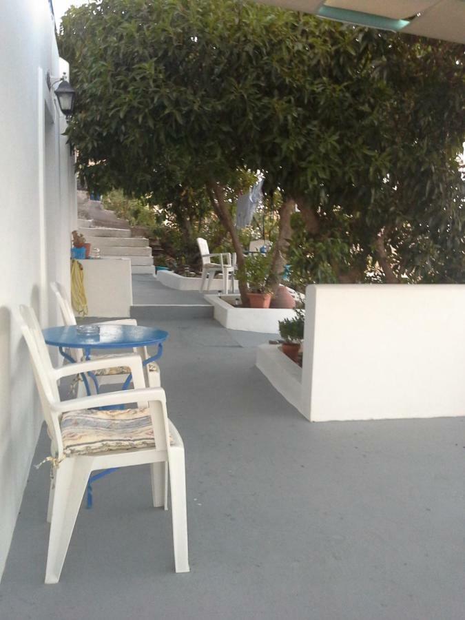 Floras Rooms And Studios Anafi Buitenkant foto